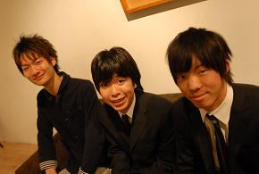 ウェブ用20号ハングリー学生右から近藤?松岡?坂口
