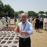 井戸川克隆双葉町長も受え付け作業に参加