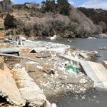 津波で破壊された気仙沼市の海岸