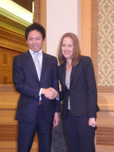 松田悠介氏とウェンディ・コップ氏