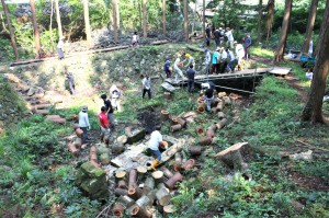 写真1 跡地ての丸太の除去作業IMG_8062_1