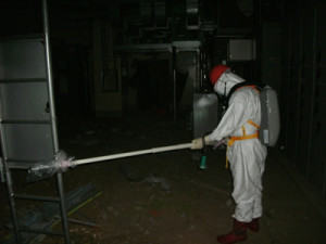 福島第一原発1号機建屋内での作業(2011年5月、東電広報資料より)