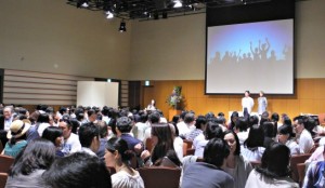 5月18日に行われた「チェンジ・ザ・ドリーム シンポジウム 未来からのラブレター」には約400人が参加した