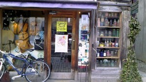 藁谷氏が勤める、絵になる佇まいのセレクトショップPICK UP