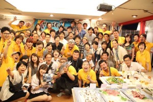 南三陸味わいナイトin東京の参加者ら。黄色いシャツがスタッフ