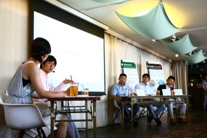 2015年4月に開設する龍谷大学農学部に就任予定の教授陣と西辻代表(写真左から2番目)