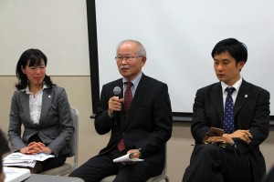 左からWWF小西雅子さん、槌屋治紀所長、WWF山岸尚之さん