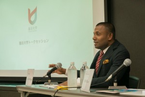 落語や空手など日本文化に精通するにしゃんた氏。「日本人は自国の文化を大切にしてほしい」と呼びかけた