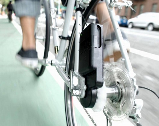 「アトム(ATOM)」。自転車のパワーをモバイル電源として使える。国内販売価格は税込22300円