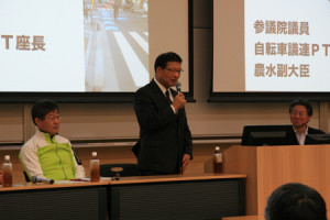 評価会の様子。中央が小泉昭男参院議員=28日