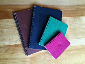 リング式のバナナペーパーノート。1冊購入ごとに40円がカーボン・オフセットプロジェクト「北海道・尺別山林の森プロジェクト」に寄付される