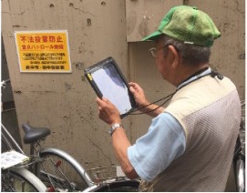 「パーキング・アプリケーションズ」操作の様子。タブレット端末から簡単にデータにアクセスでき、セキュリティも保たれている(アーキエムズ広報資料から引用)