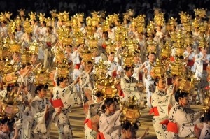 山鹿灯籠まつりのクライマックス「千人灯籠踊り」