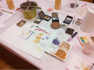 不要な化粧品でお絵描き、リサイクルを楽しく