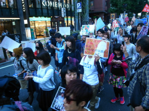 「憲法守れ」渋谷で秘密保護法反対デモ