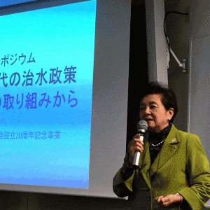 ダムでは地域を守れない――建築規制やまち作りで減災する「流域治水」でシンポ