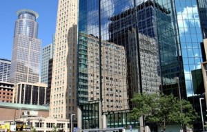 銀行も大学も「ＣＳＶ」～大手銀行、大学構内に本店！