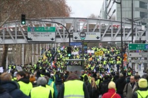 仏デモ13週目に：「個人」「女性」「ＳＮＳ」が起点