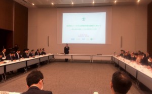 森本環境事務次官「環境と経済社会問題の同時解決を」