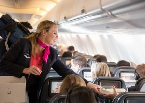 豪カンタス航空、フライトごみを２年で75％削減へ