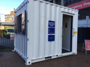 新型コロナ、英国が「ドライブスルー」や自宅で検査