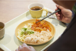 「サステナブル・シーフード」が社員食堂に続々と