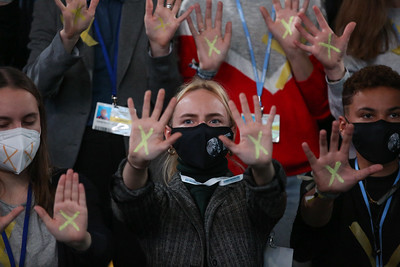 COP２６の会場では若者たちが気候変動対策を訴える抗議活動を続けている（写真：UNFCCC）
