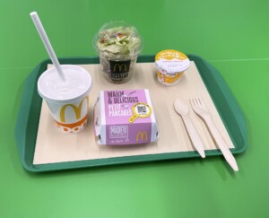 日本マクドナルド、木製カトラリー・紙ストロー導入へ