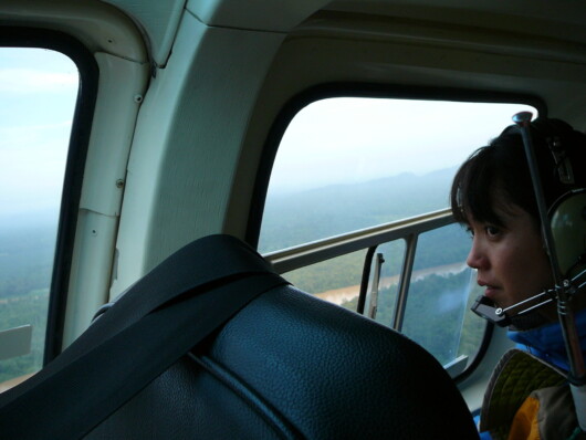 ボルネオでは、ヘリコプターでプランテーション開発の現場を見学した