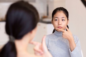 ひろゆき氏発言が波紋、「コーダ」が抱える葛藤とは