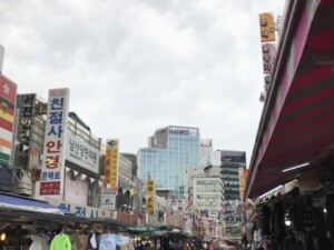 旧統一教会が大学運営、2世の「エリート」が学ぶ