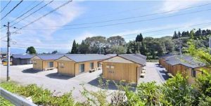 国内初の新聞紙リサイクル断熱材、山口の工務店が編み出す
