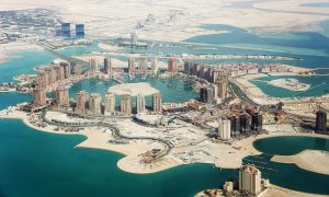 カタールW杯会場建設で6千人が死亡、NGOの非難高まる