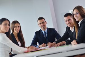 LGBTQ施策、企業の機会とリスクを左右する