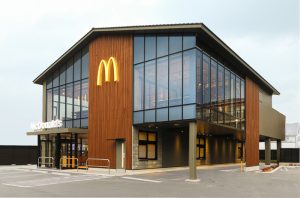 日本マクドナルド、新店舗の7割に「地域材」利用へ