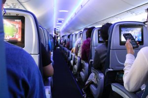 脱炭素で消えていく機内誌： JALがデジタル版に移行へ