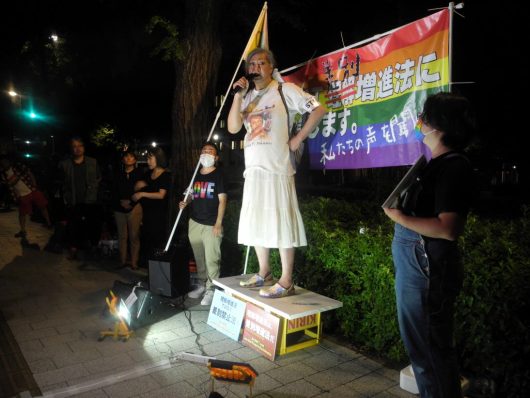 TRANSGENDR JAPAN共同代表の畑野とまとさん。集会には850人が集まった