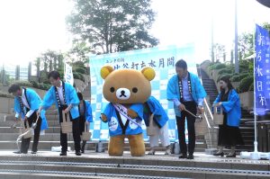 猛暑に一時の涼、帝国ホテルなど17施設が日比谷で打ち水