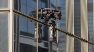 危険作業と決別、お掃除ロボが高層ビル外壁も: イスラエル企業
