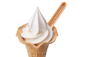 ミニストップ、食べるスプーンでソフトクリームのGHG削減へ