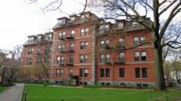 ハーバード大への留学阻止、大学は米国社会の分断の最前線に