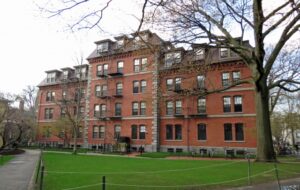 ハーバード大への留学阻止、大学は米国社会の分断の最前線に