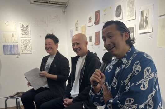 トークイベントの様子。左からジャーナリストの堀潤氏、三菱鉛筆の数原社長、CLOUDYの銅冶社長