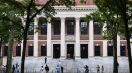 ハーバード大学、トランプ大統領の圧力にも揺らがず