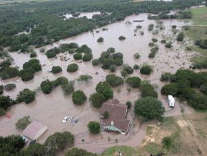 米テキサス洪水で140人死亡・不明、大惨事の背景にトランプ政策か