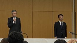 サントリー新浪会長辞任、鳥井社長「二人三脚できずに残念」