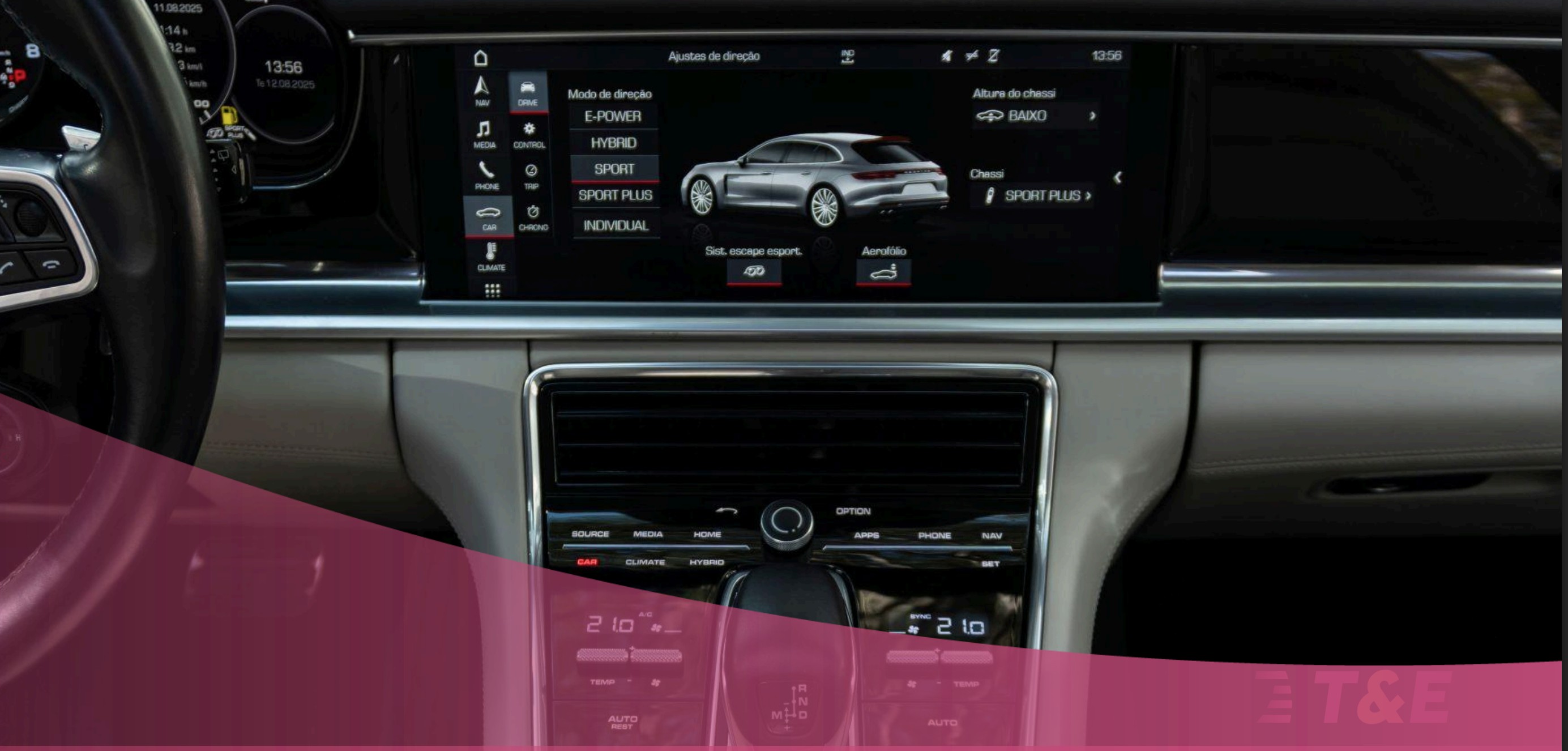 PHEVの車内のモニターの様子