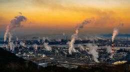 世界の化石燃料関連インフラ、20億人の健康脅かす: 報告書