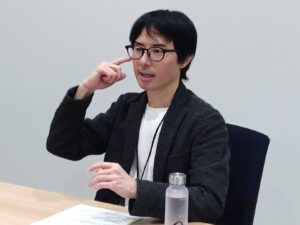 朝日新聞デザイナー、聞こえないからこそ「見えるニュース」を