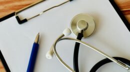 保健医療従事者の9割超が「気候変動は健康に悪影響」：調査